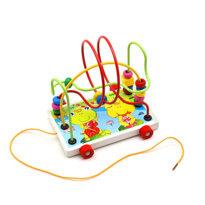 Дървена игра лабиринт на колелца.